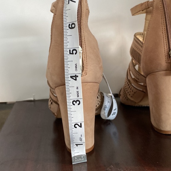 Vince Camuto women’s open toe booties - Picture 4 of 4